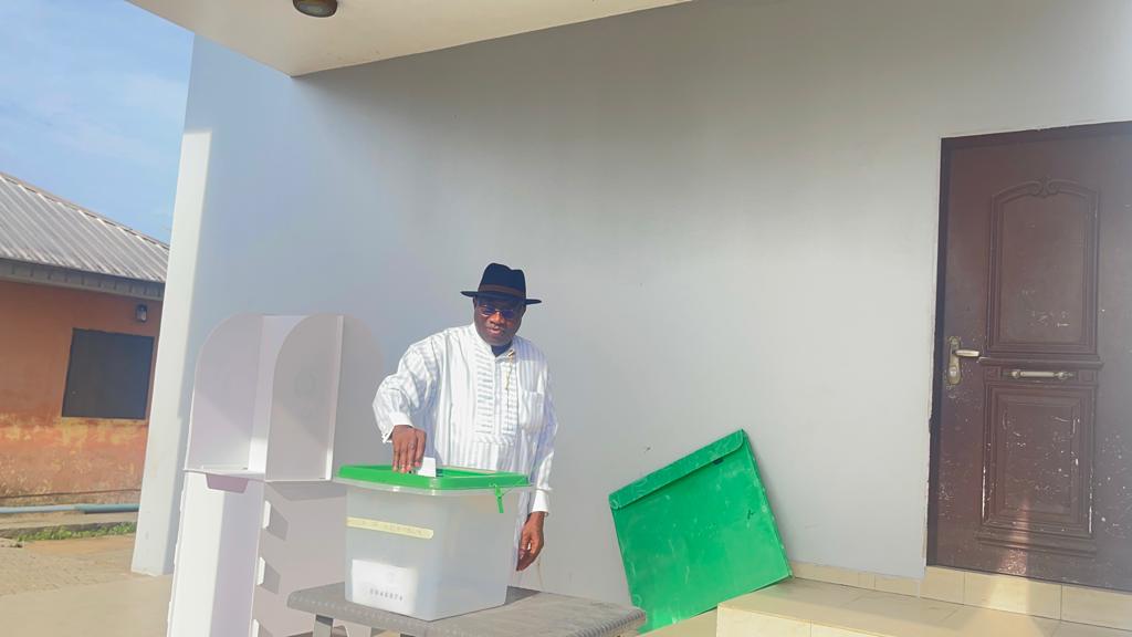 Jonathan votes, charges security to go after thugs, miscreants